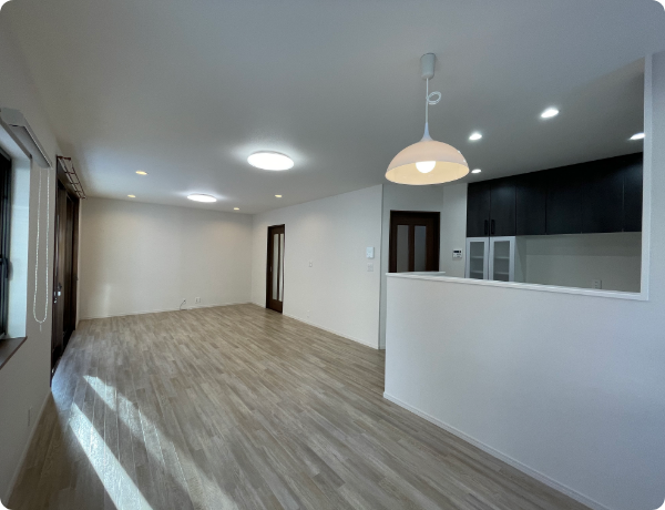 雨風を凌げる風除室バルコニー